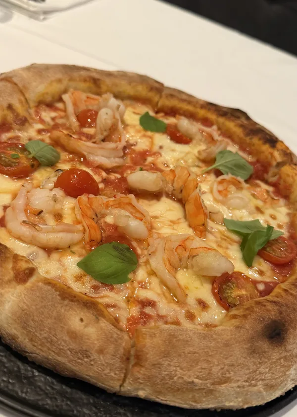 Pizza Gamberi e Burrata